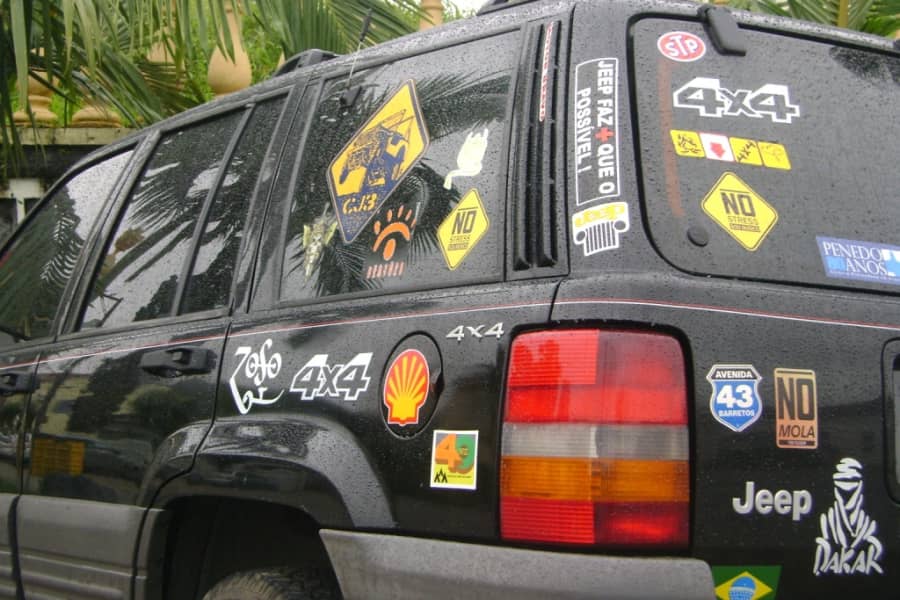 O melhor truque caseiro para remover adesivos do seu carro | ABC Pneus | Rio de Janeiro