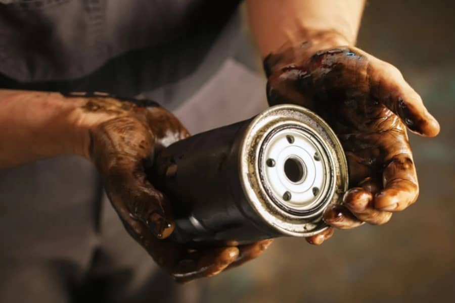 Por quê trocar o filtro de óleo do carro? | ABC Pneus | Rio de Janeiro
